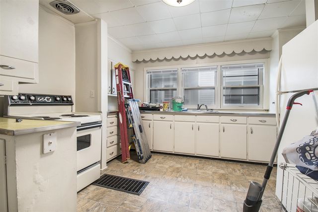 838 W Main Street, Kalamazoo, MI 49007
