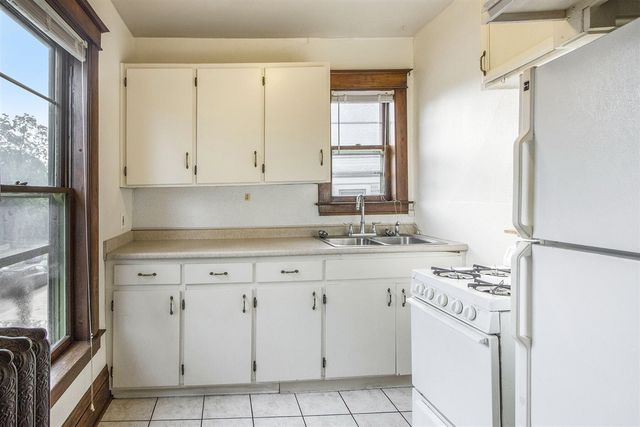838 W Main Street, Kalamazoo, MI 49007