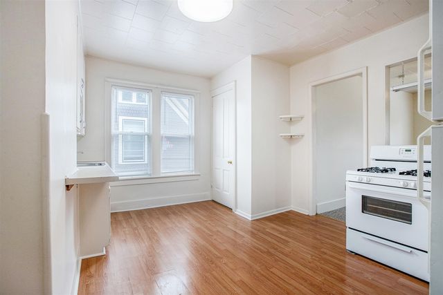 838 W Main Street, Kalamazoo, MI 49007