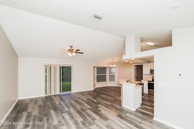 9175 102nd Avenue, Vero Beach, FL 32967