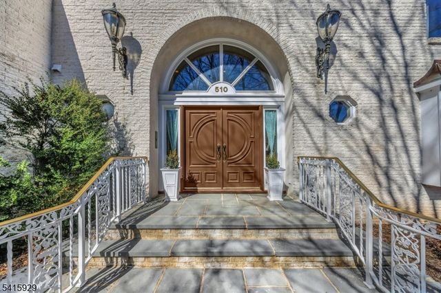 510 Hampton Hill Rd, Franklin Lakes Boro, NJ 07417