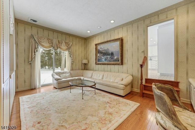 510 Hampton Hill Rd, Franklin Lakes Boro, NJ 07417