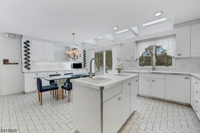 510 Hampton Hill Rd, Franklin Lakes Boro, NJ 07417