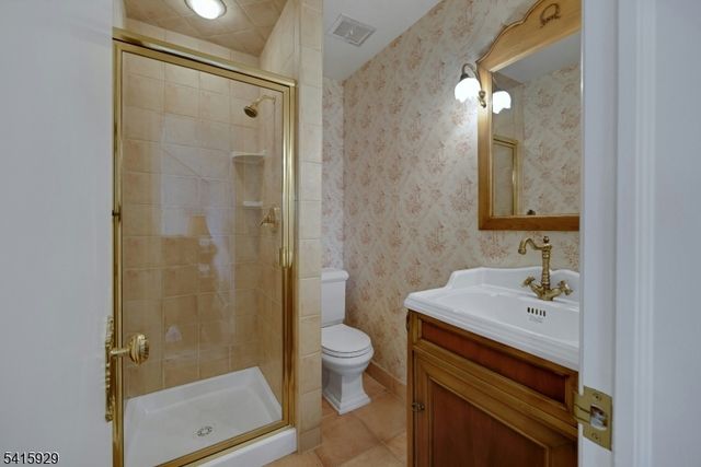 510 Hampton Hill Rd, Franklin Lakes Boro, NJ 07417