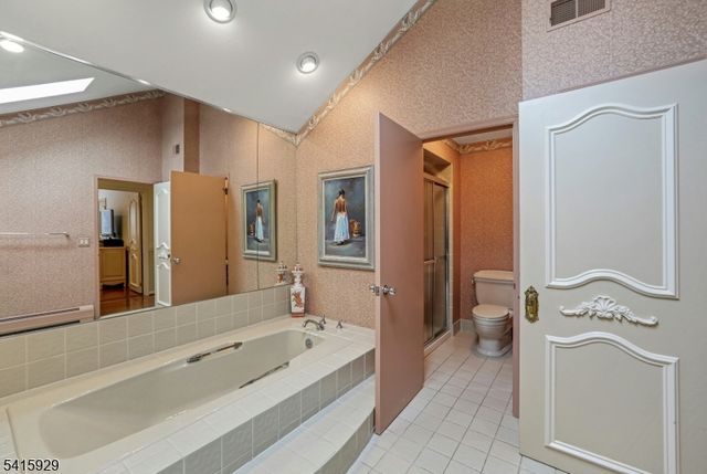 510 Hampton Hill Rd, Franklin Lakes Boro, NJ 07417