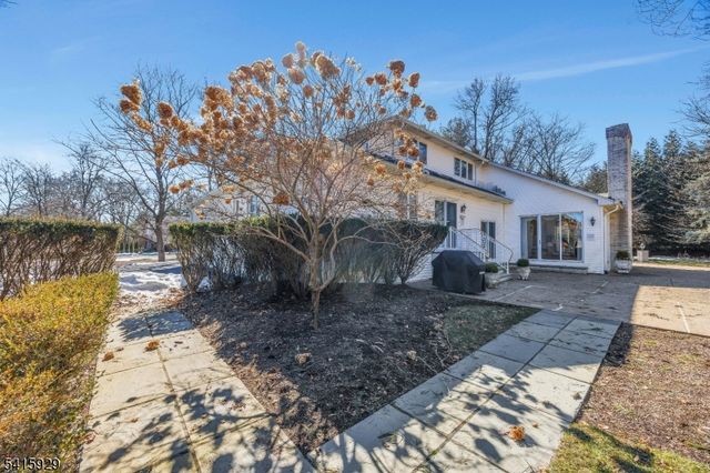 510 Hampton Hill Rd, Franklin Lakes Boro, NJ 07417