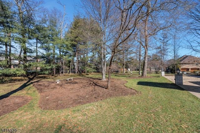 510 Hampton Hill Rd, Franklin Lakes Boro, NJ 07417