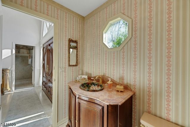 510 Hampton Hill Rd, Franklin Lakes Boro, NJ 07417