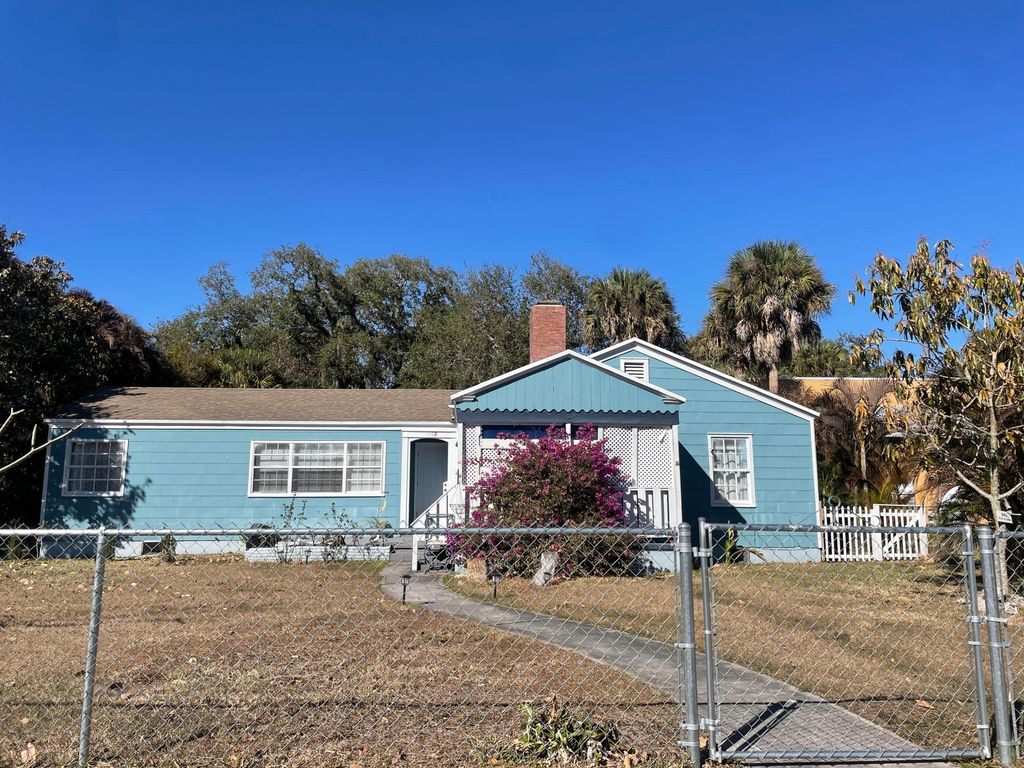 904 Boston Avenue 2, Fort Pierce, FL 34950