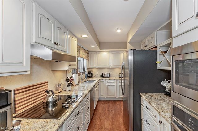 1936 Hemlock Drive, Kent, OH 44240
