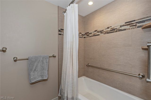 1936 Hemlock Drive, Kent, OH 44240