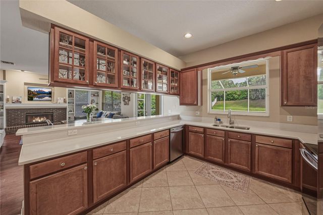 5104 WHISPERING LEAF TRAIL, Valrico, FL 33596