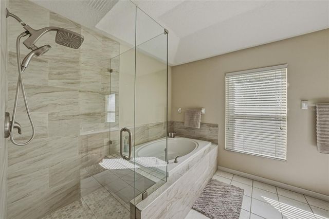 5104 WHISPERING LEAF TRAIL, Valrico, FL 33596