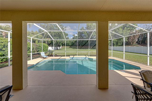 5104 WHISPERING LEAF TRAIL, Valrico, FL 33596