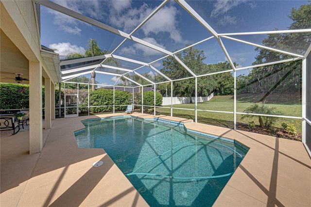 5104 WHISPERING LEAF TRAIL, Valrico, FL 33596