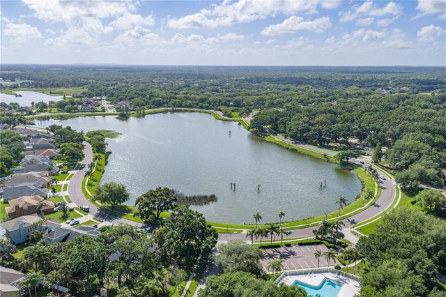 5104 WHISPERING LEAF TRAIL, Valrico, FL 33596