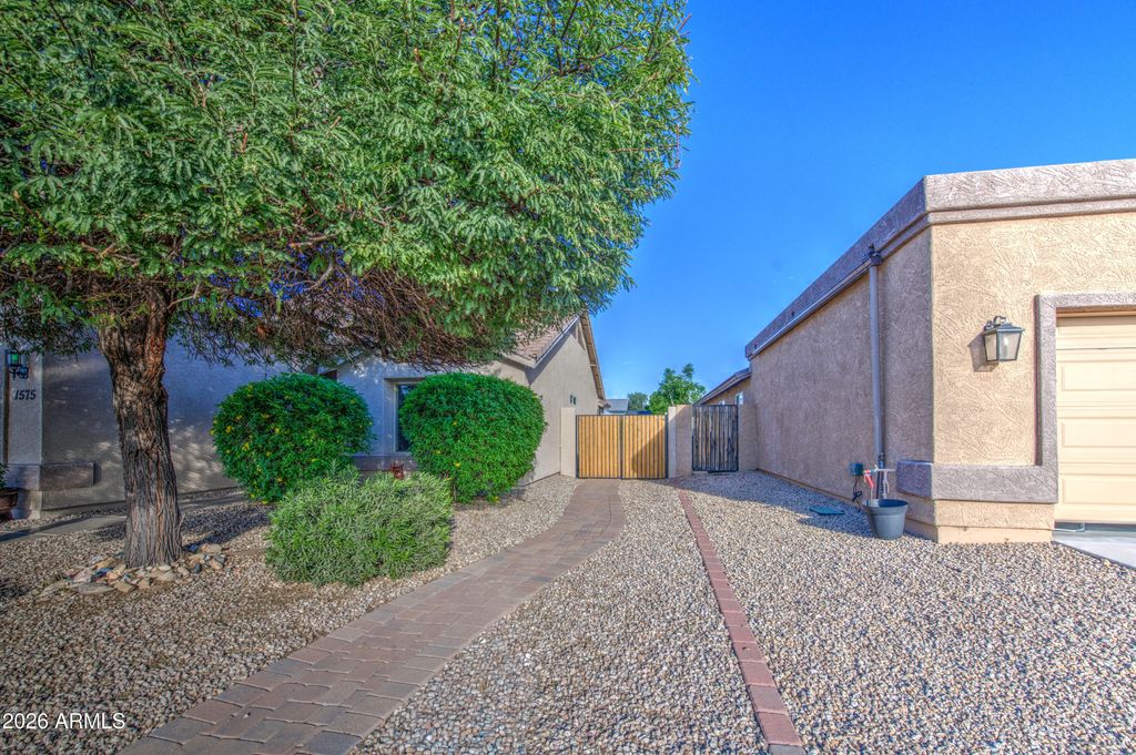 1575 S APACHE Drive, Apache Junction, AZ 85120 — photo 4