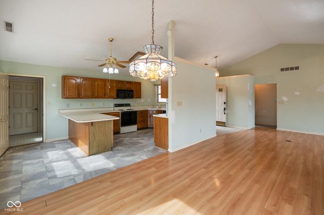 5565 Crystal Bay West Drive, Plainfield, IN 46168