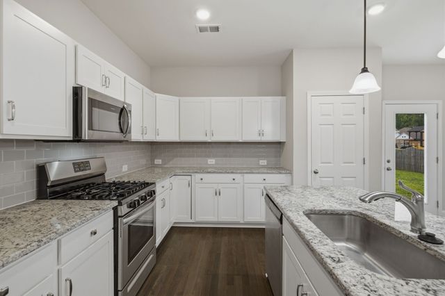 352 Telavera Dr, White House, TN 37188