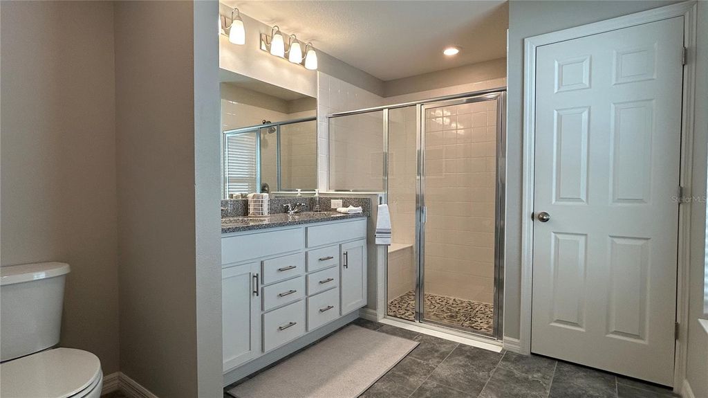 Image 11 of property listing at 9475 OAKLEAF HAMMOCK PLACE, Seffner, FL 33584