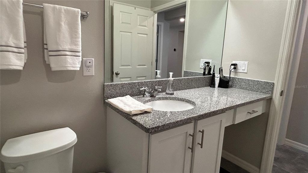 Image 18 of property listing at 9475 OAKLEAF HAMMOCK PLACE, Seffner, FL 33584