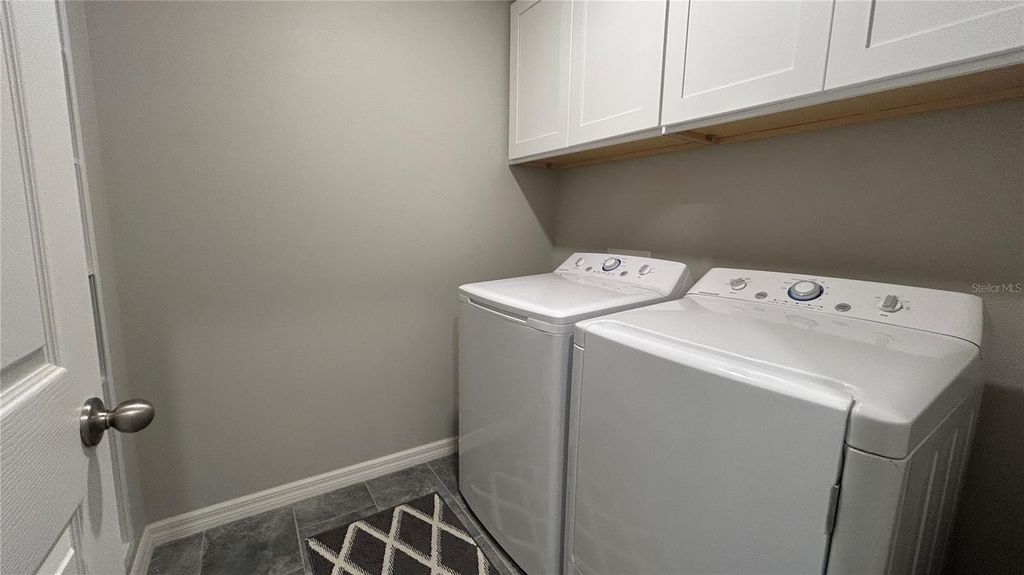 Image 21 of property listing at 9475 OAKLEAF HAMMOCK PLACE, Seffner, FL 33584