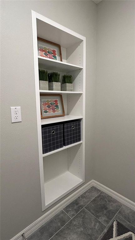 Image 22 of property listing at 9475 OAKLEAF HAMMOCK PLACE, Seffner, FL 33584