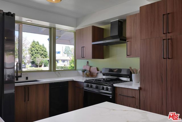 20330 Bryant Street, Winnetka (los Angeles), CA 91306