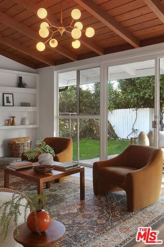 20330 Bryant Street, Winnetka (los Angeles), CA 91306