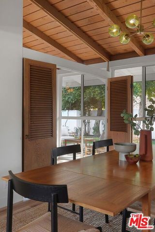 20330 Bryant Street, Winnetka (los Angeles), CA 91306