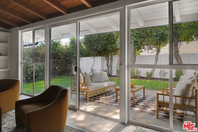 20330 Bryant Street, Winnetka (los Angeles), CA 91306