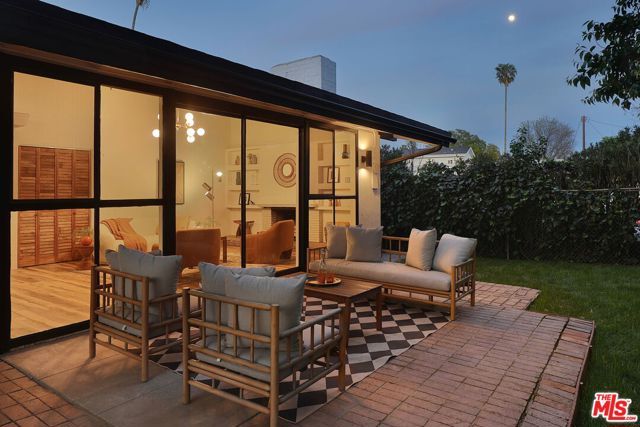 20330 Bryant Street, Winnetka (los Angeles), CA 91306