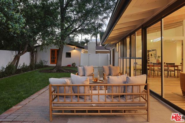 20330 Bryant Street, Winnetka (los Angeles), CA 91306