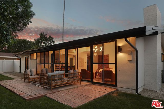 20330 Bryant Street, Winnetka (los Angeles), CA 91306