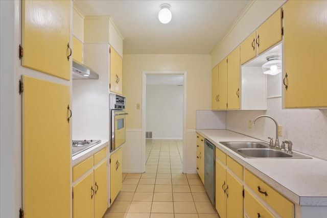 708 Wedgewood Drive, Woodway, TX 76712