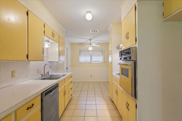 708 Wedgewood Drive, Woodway, TX 76712