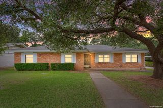 708 Wedgewood Drive, Woodway, TX 76712