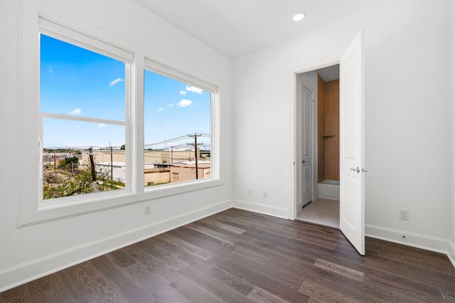 215 Carroll Street, Fort Worth, TX 76107