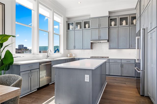 215 Carroll Street, Fort Worth, TX 76107