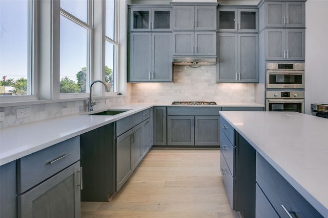 215 Carroll Street, Fort Worth, TX 76107