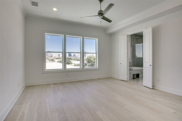 215 Carroll Street, Fort Worth, TX 76107