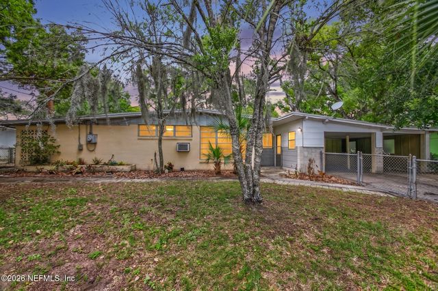 1640 CHATEAU Drive, Jacksonville, FL 32221