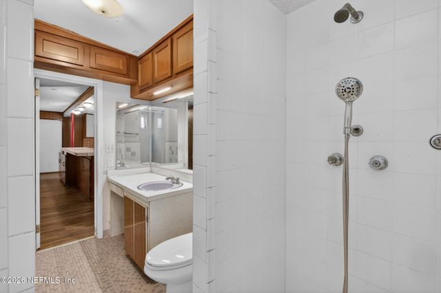 1640 CHATEAU Drive, Jacksonville, FL 32221