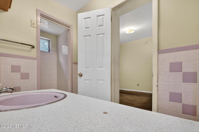 1640 CHATEAU Drive, Jacksonville, FL 32221