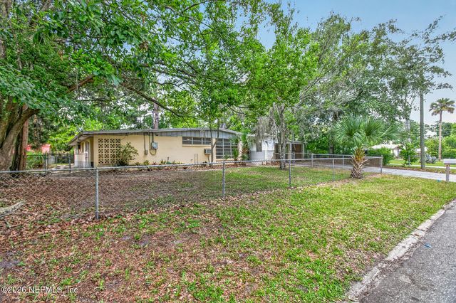 1640 CHATEAU Drive, Jacksonville, FL 32221