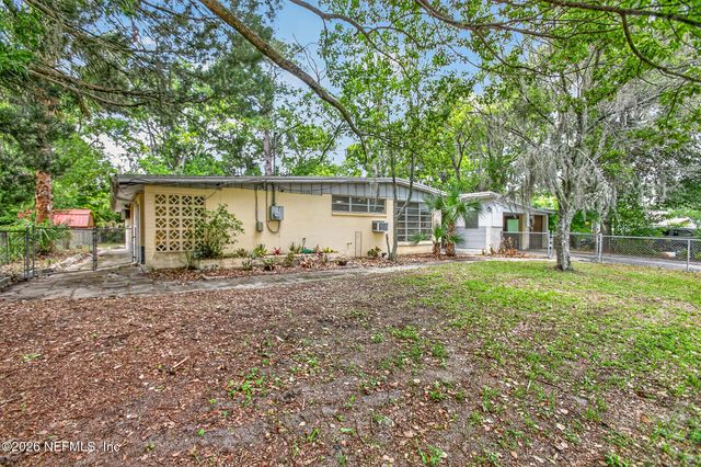 1640 CHATEAU Drive, Jacksonville, FL 32221