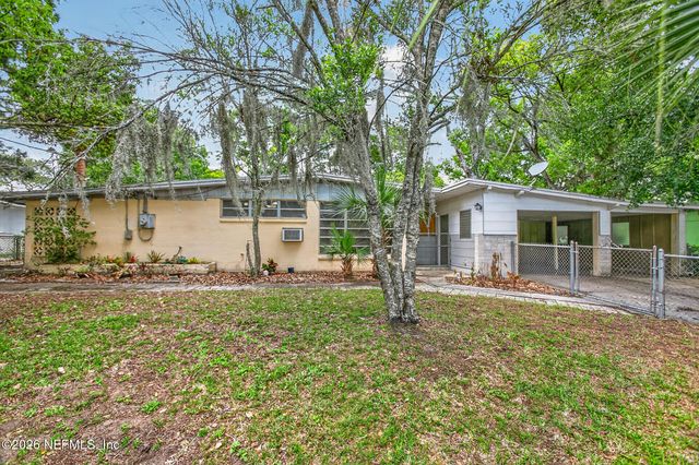 1640 CHATEAU Drive, Jacksonville, FL 32221