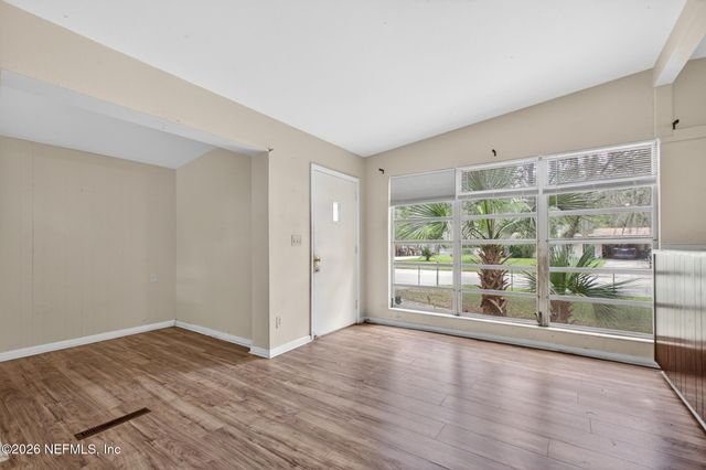1640 CHATEAU Drive, Jacksonville, FL 32221