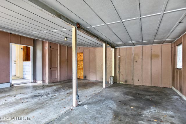 1640 CHATEAU Drive, Jacksonville, FL 32221