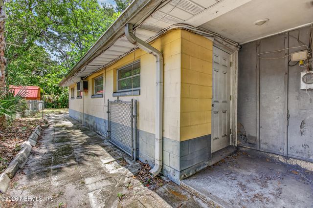 1640 CHATEAU Drive, Jacksonville, FL 32221